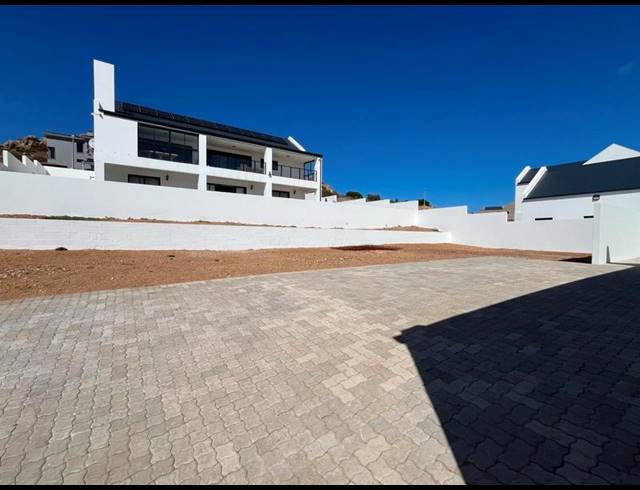 4 BEDROOM HOUSE FOR SALE IN DA GAMA BAY